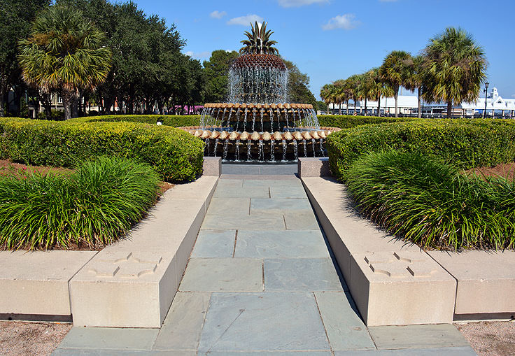 The famous pineapple fountain at Waterfront Park in Charleston, SC